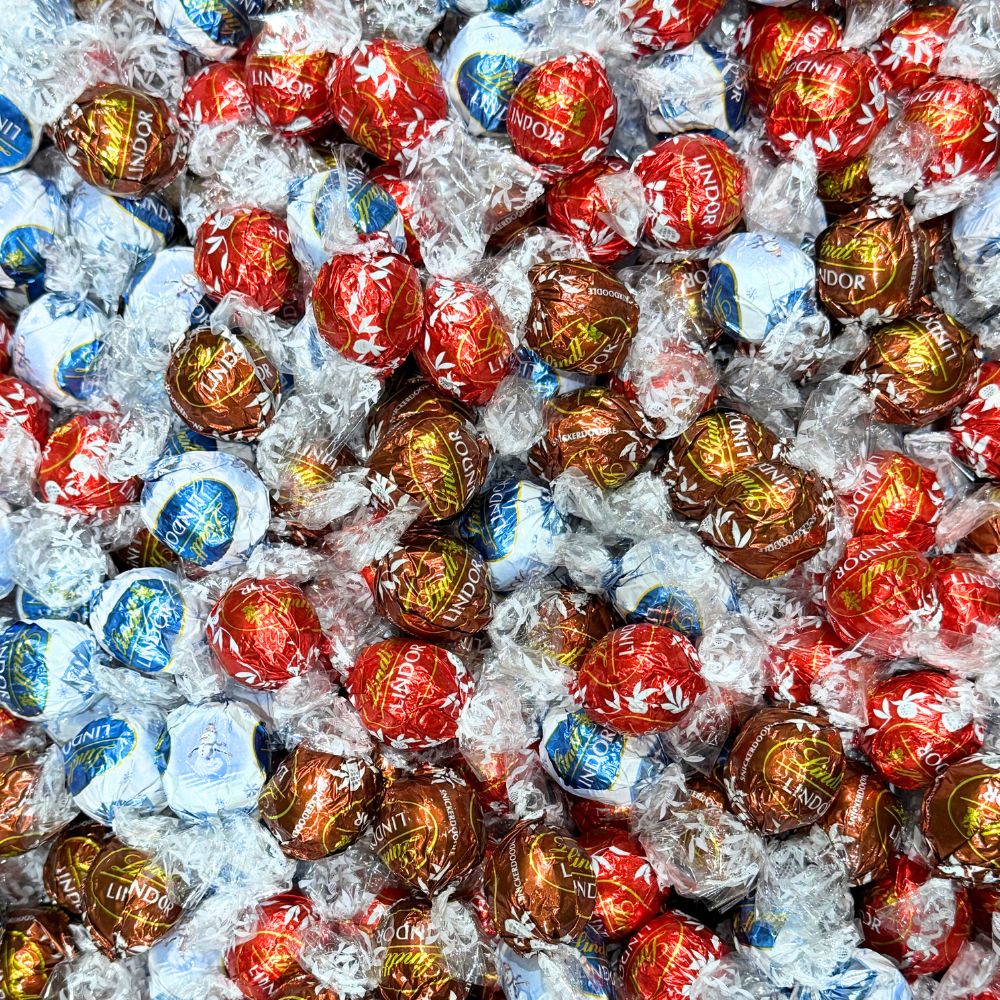 Lindt LINDOR Holiday Assorted Chocolate – Bulk Value Pack