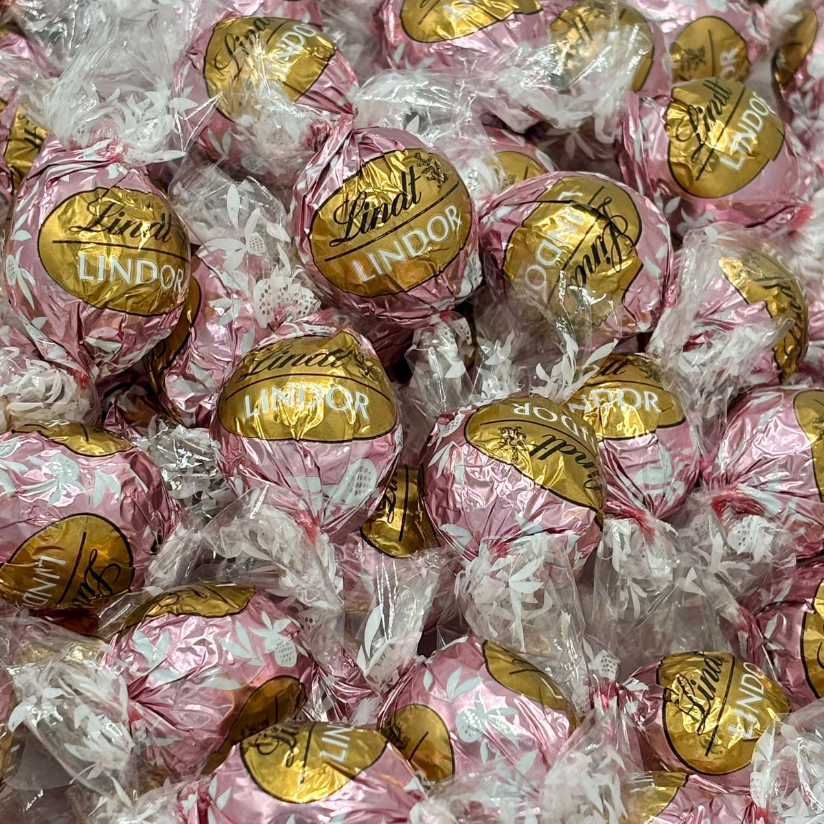 Lindt LINDOR Neapolitan White Chocolate Truffles – Bulk Value Bag